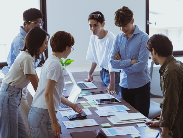 各分野の専門スタッフが連携しているイメージ